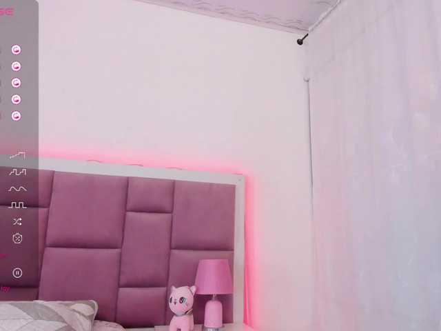 Live sex webcam photo for NinnaVous #276895252