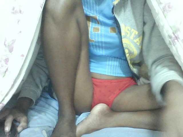 Live sex webcam photo for Nirinah1 #275452555