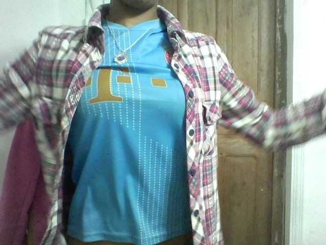 Live sex webcam photo for Nirinah1 #275623991