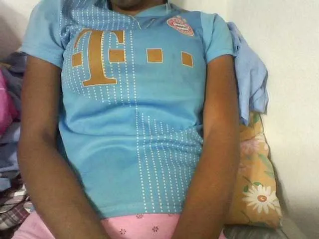 Live sex webcam photo for Nirinah1 #275633588