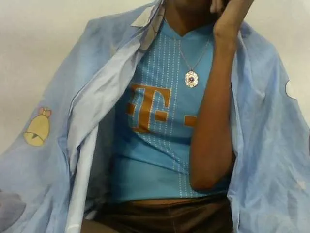 Live sex webcam photo for Nirinah1 #275692278