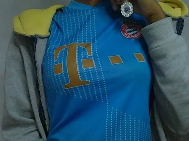 Live sex webcam photo for Nirinah1 #275712487