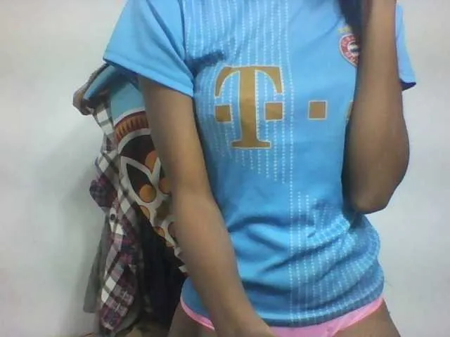 Live sex webcam photo for Nirinah1 #275735082