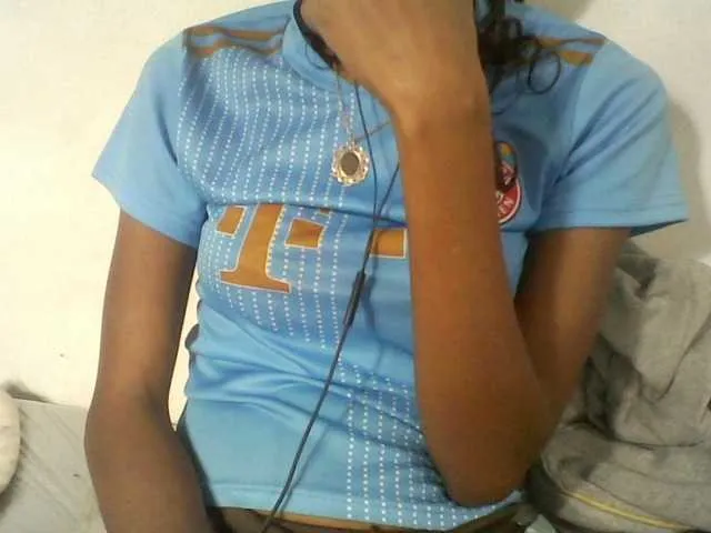 Live sex webcam photo for Nirinah1 #275809377