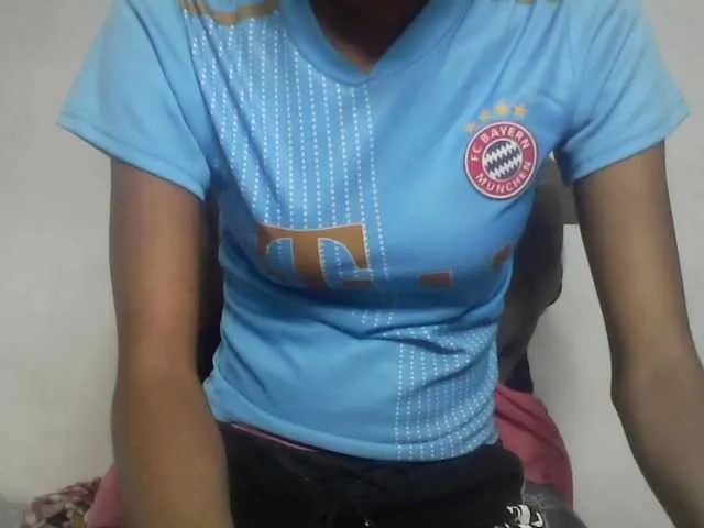 Live sex webcam photo for Nirinah1 #275914970