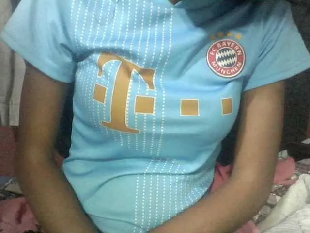 Live sex webcam photo for Nirinah1 #275929656