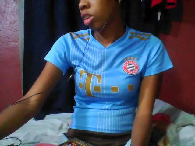 Live sex webcam photo for Nirinah1 #275984274