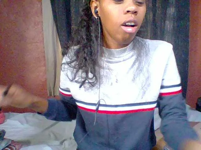 Live sex webcam photo for Nirinah1 #276055479