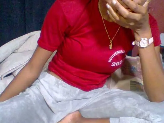 Live sex webcam photo for Nirinah1 #276095720