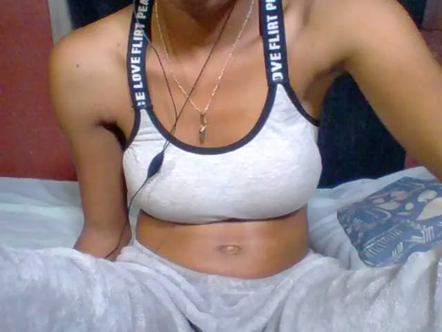 Live sex webcam photo for Nirinah1 #276108320