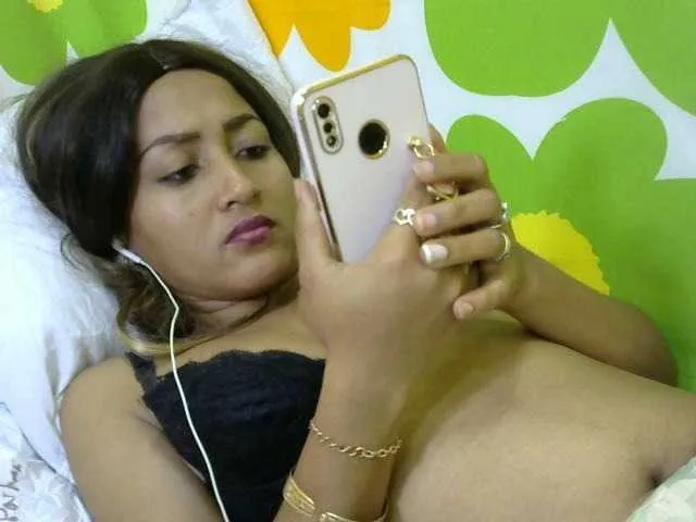 Live sex webcam photo for Nirinnah #276318921