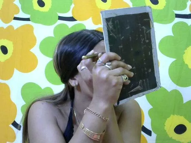 Live sex webcam photo for Nirinnah #276324626