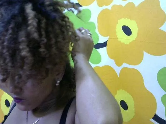 Live sex webcam photo for Nirinnah #276351028