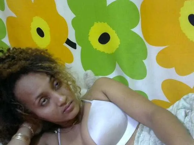 Live sex webcam photo for Nirinnah #276393070