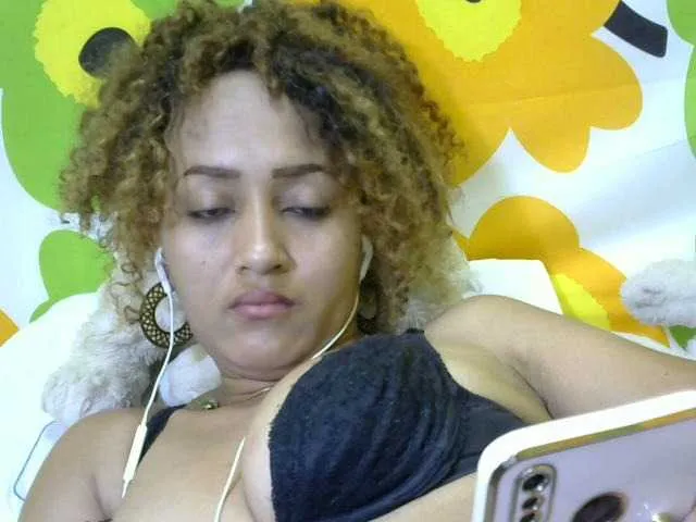 Live sex webcam photo for Nirinnah #276403206