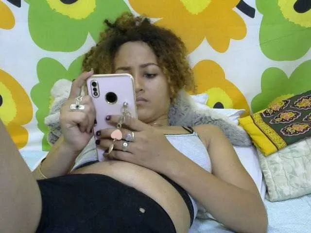 Live sex webcam photo for Nirinnah #276702178