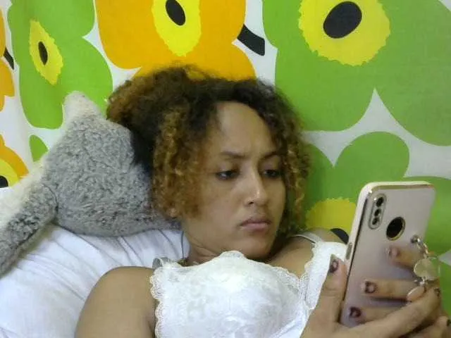 Live sex webcam photo for Nirinnah #276718703