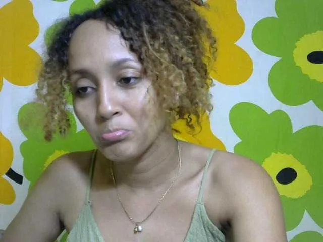 Live sex webcam photo for Nirinnah #276737268