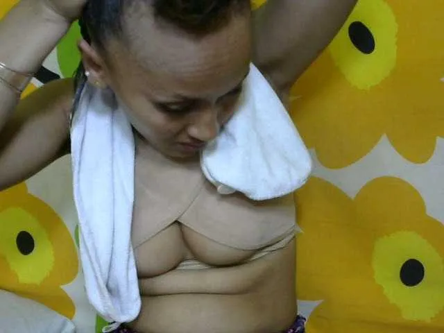 Live sex webcam photo for Nirinnah #276816517