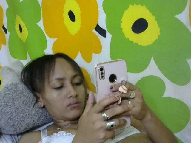 Live sex webcam photo for Nirinnah #276839265