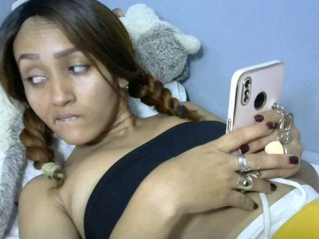 Live sex webcam photo for Nirinnah #276866836