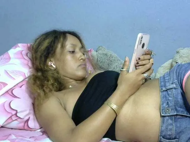 Live sex webcam photo for Nirinnah #277076753