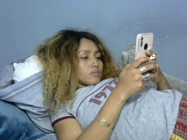 Live sex webcam photo for Nirinnah #277186545