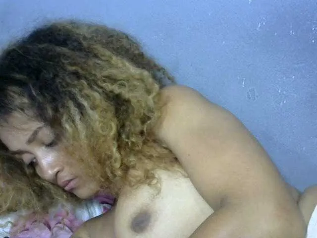 Live sex webcam photo for Nirinnah #277256901