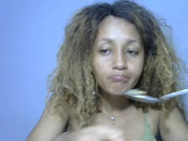 Live sex webcam photo for Nirinnah #277380556