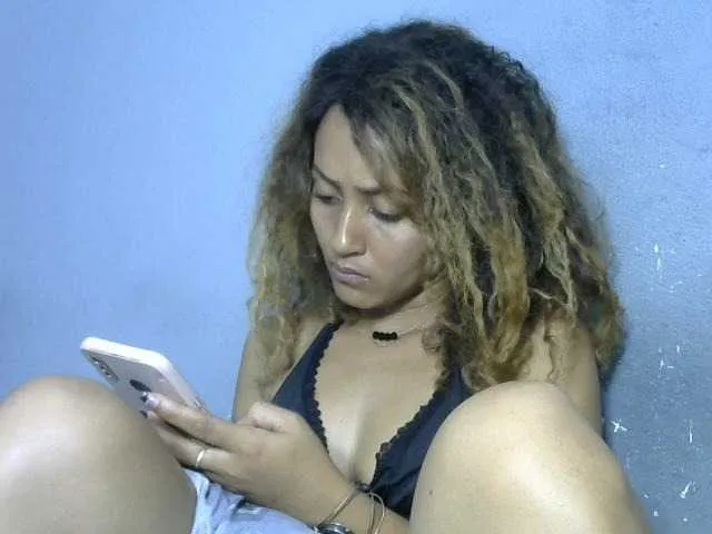 Live sex webcam photo for Nirinnah #277447696