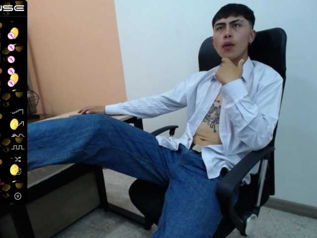 Live sex webcam photo for Noah-20- #275969987