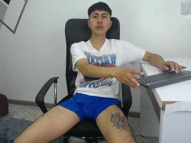 Live sex webcam photo for Noah-20- #275980455