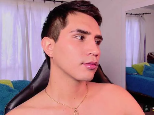 Live sex webcam photo for Noah-white1 #292322986