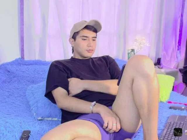 Live sex webcam photo for Noah-white1 #292764698