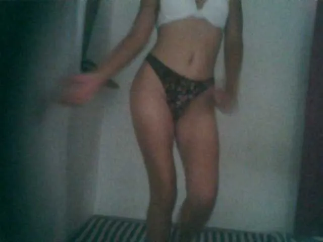 Live sex webcam photo for Noemie28 #276586180