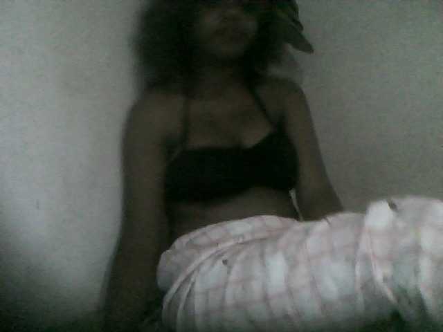 Live sex webcam photo for Noemie28 #276627088