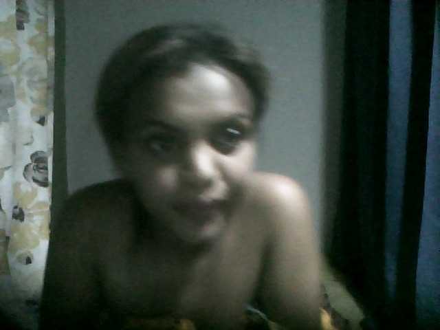 Live sex webcam photo for Noemie28 #276711778