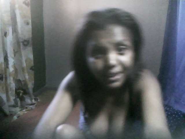 Live sex webcam photo for Noemie28 #276744635