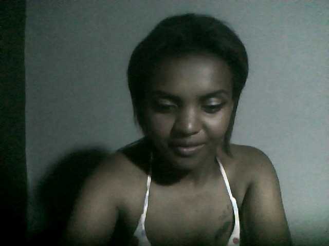 Live sex webcam photo for Noemie28 #276768038