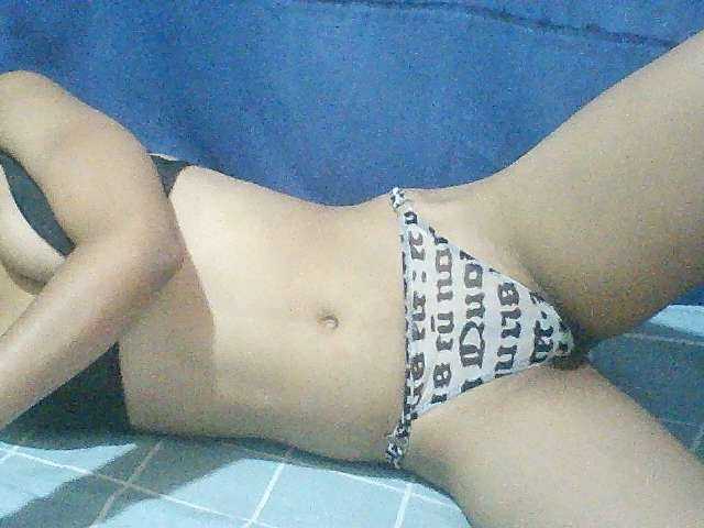 Live sex webcam photo for Noemie28 #277090878