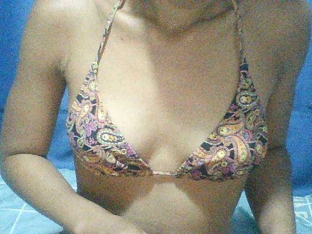 Live sex webcam photo for Noemie28 #277327517