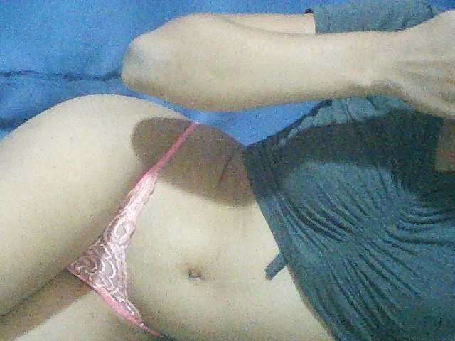 Live sex webcam photo for Noemie28 #277352055