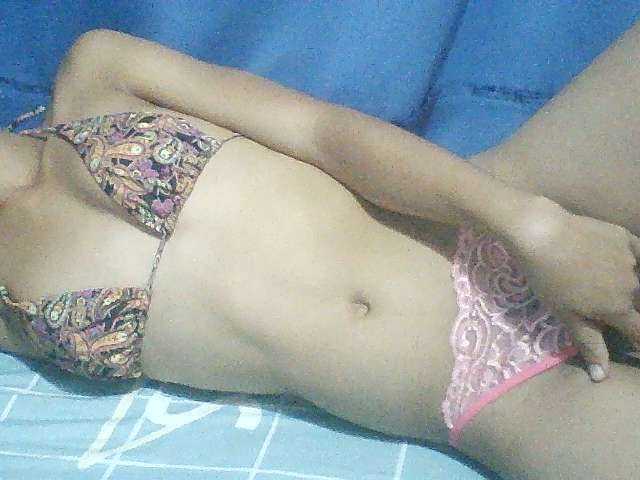 Live sex webcam photo for Noemie28 #277414239