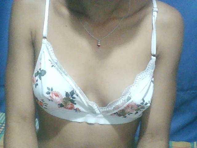 Live sex webcam photo for Noemie28 #277502082