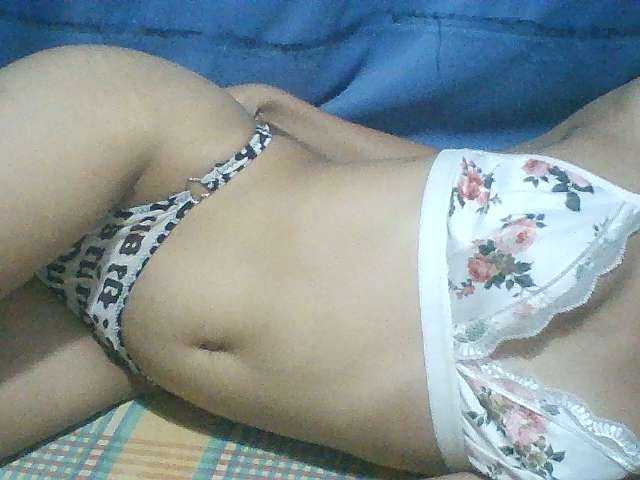 Live sex webcam photo for Noemie28 #277503155