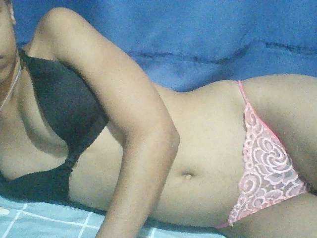 Live sex webcam photo for Noemie28 #277548215