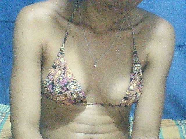 Live sex webcam photo for Noemie28 #277570171