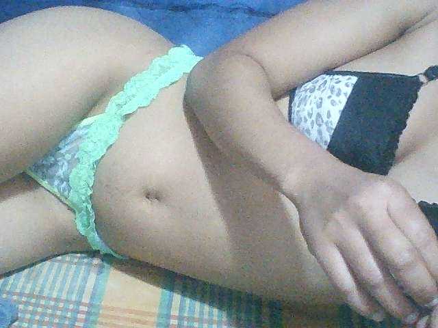 Live sex webcam photo for Noemie28 #277594779