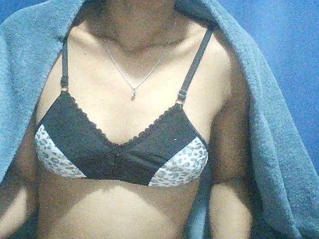 Live sex webcam photo for Noemie28 #277596320