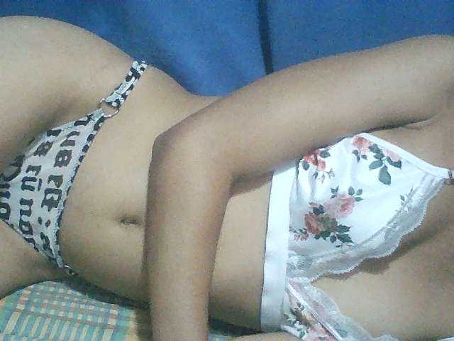 Live sex webcam photo for Noemie28 #277608176